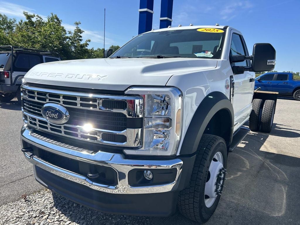 2025 Ford Super Duty F-450 DRW Chassis Cab XLT DRW