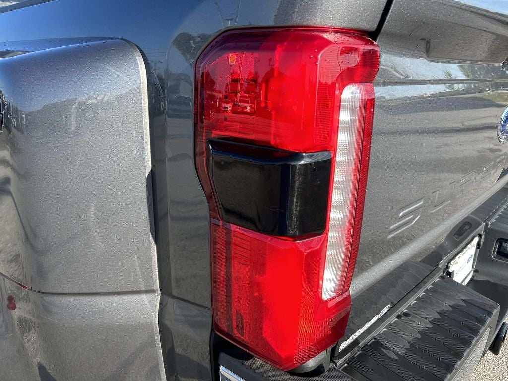 2025 Ford Super Duty F-350 DRW Pickup Lariat