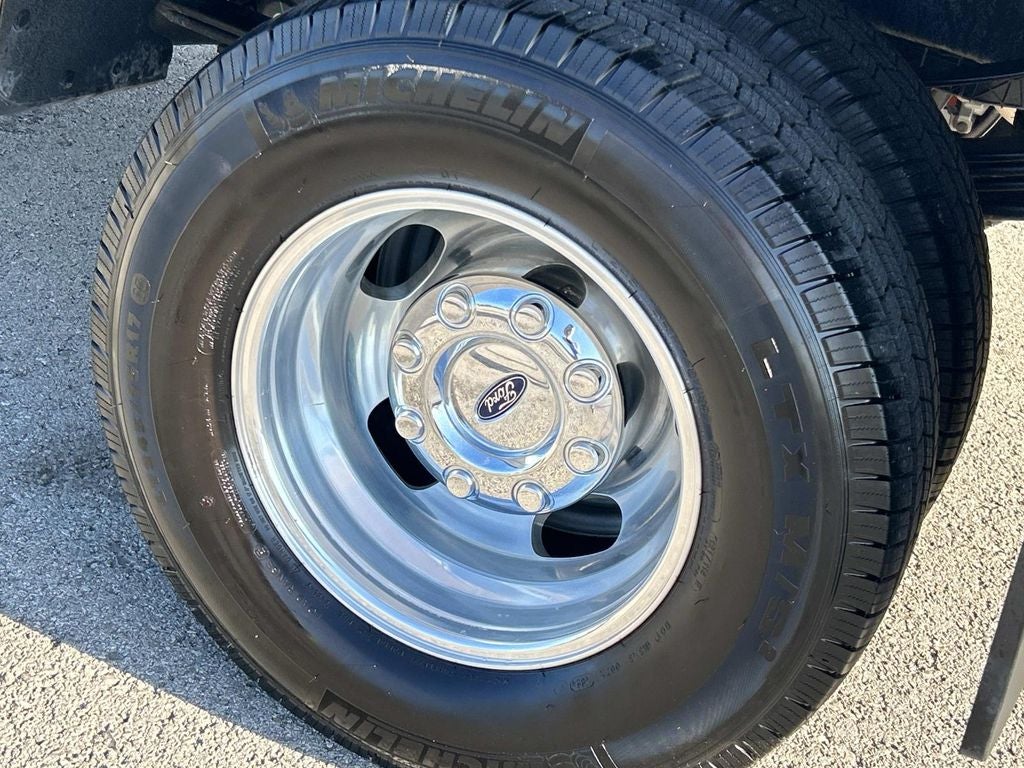 2025 Ford Super Duty F-350 DRW Pickup Lariat