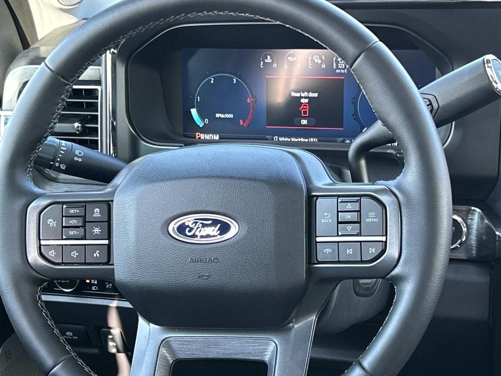 2025 Ford Super Duty F-350 DRW Pickup Lariat