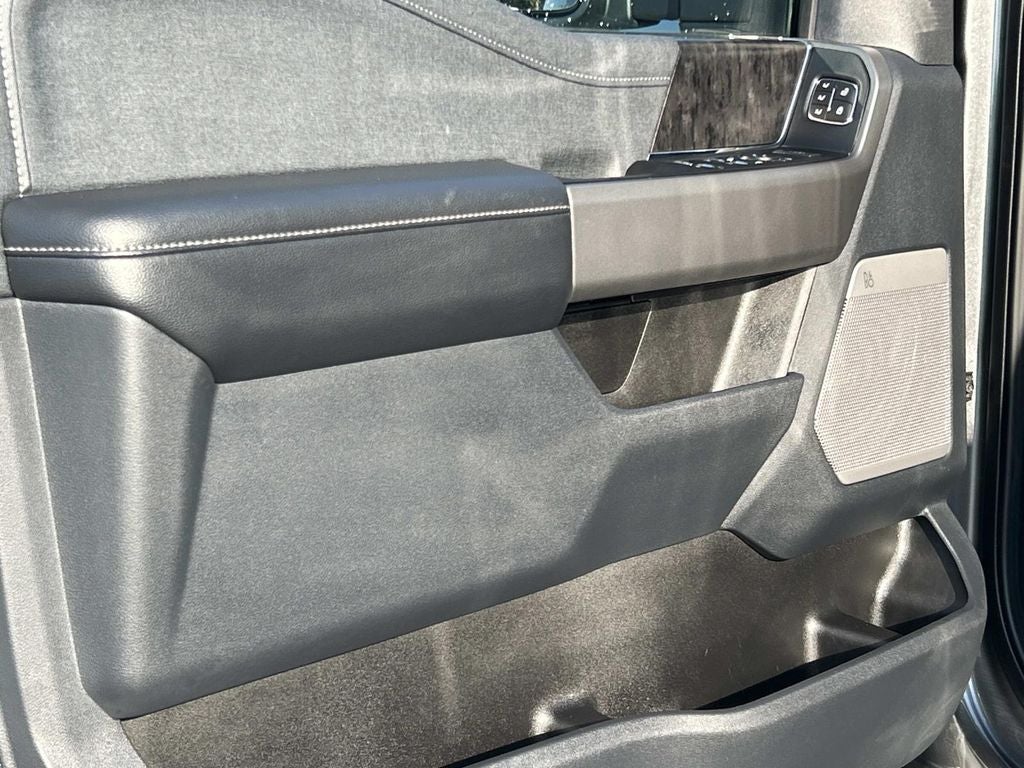 2025 Ford Super Duty F-350 DRW Pickup Lariat