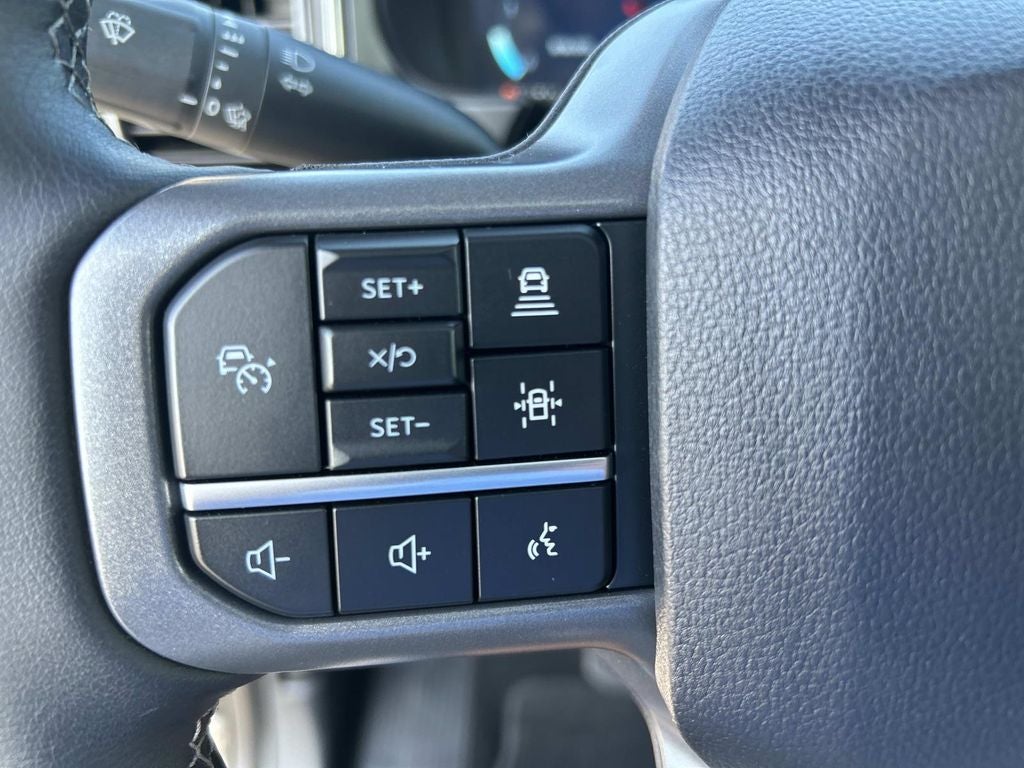 2025 Ford Super Duty F-350 DRW Pickup Lariat
