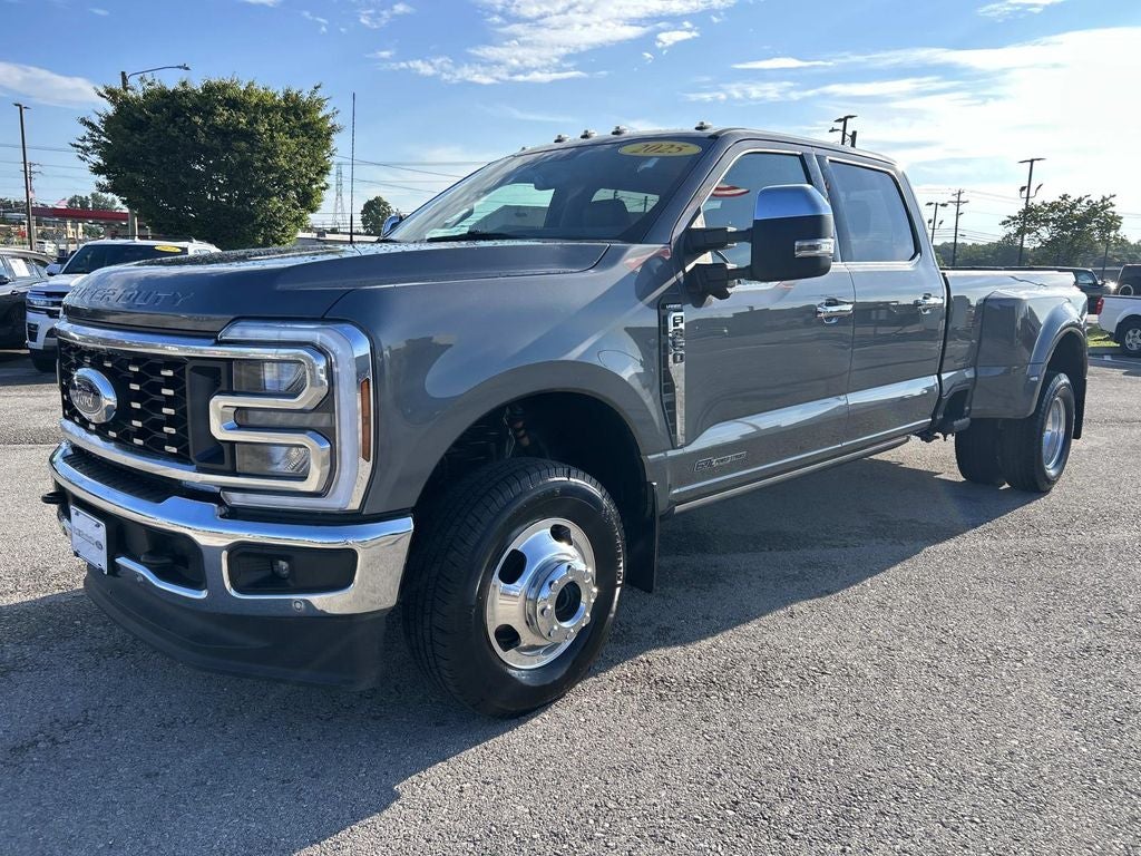 2025 Ford Super Duty F-350 DRW Pickup Lariat