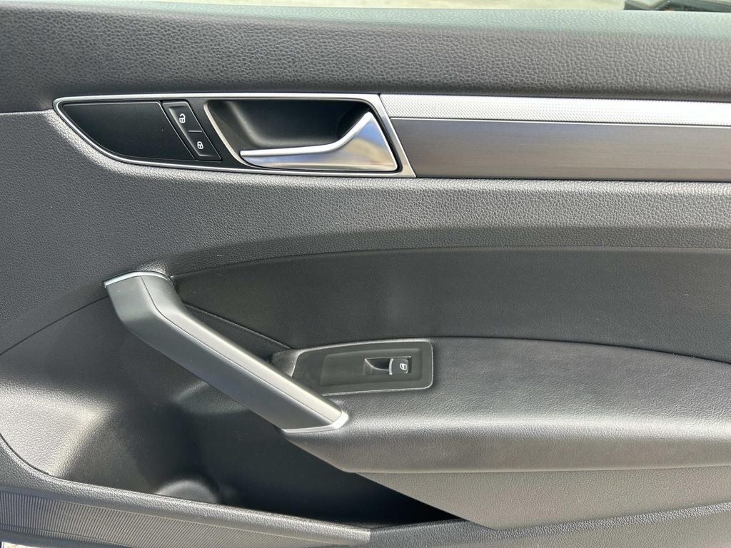 2017 Volkswagen Passat 1.8T R-Line