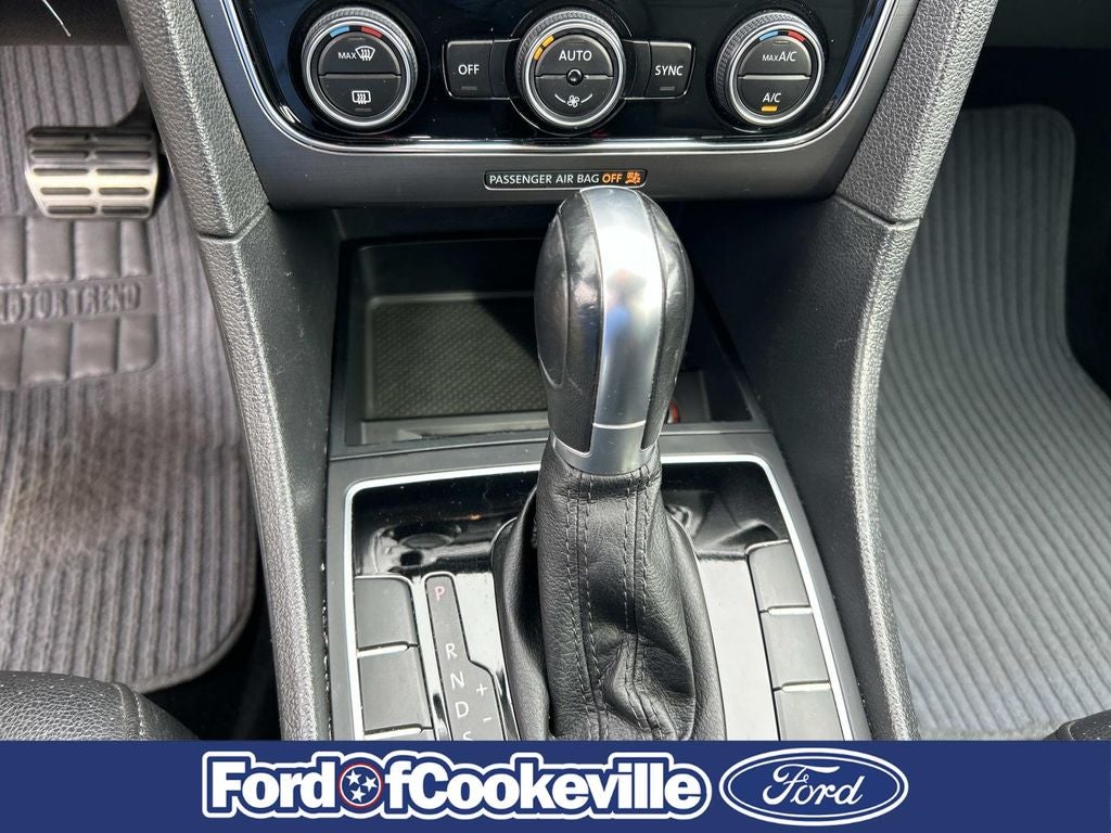 2017 Volkswagen Passat 1.8T R-Line