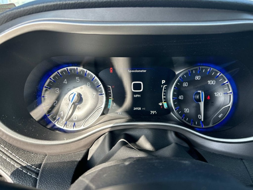 2025 Chrysler Pacifica Select