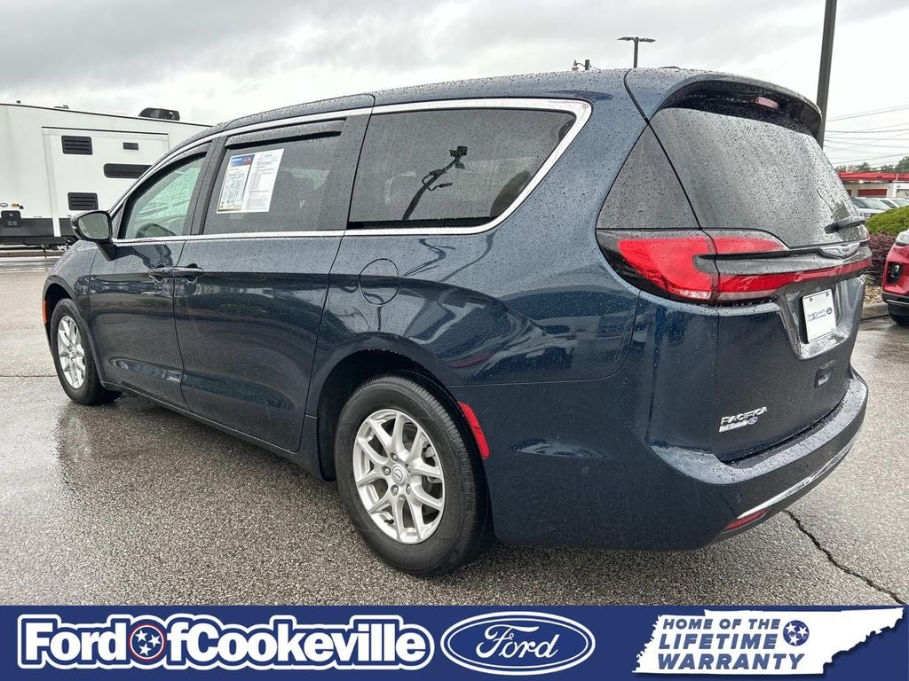 2025 Chrysler Pacifica Select
