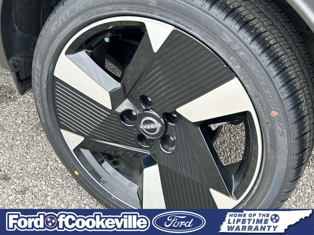 2025 Nissan Kicks SR