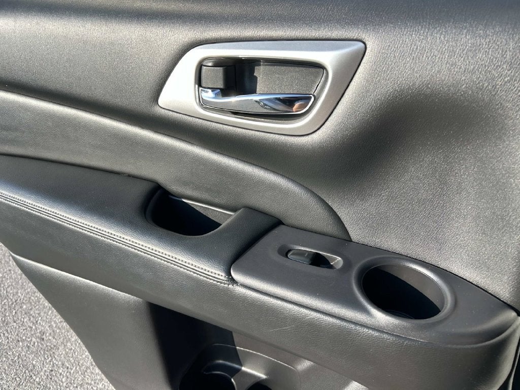 2019 Nissan Pathfinder SL