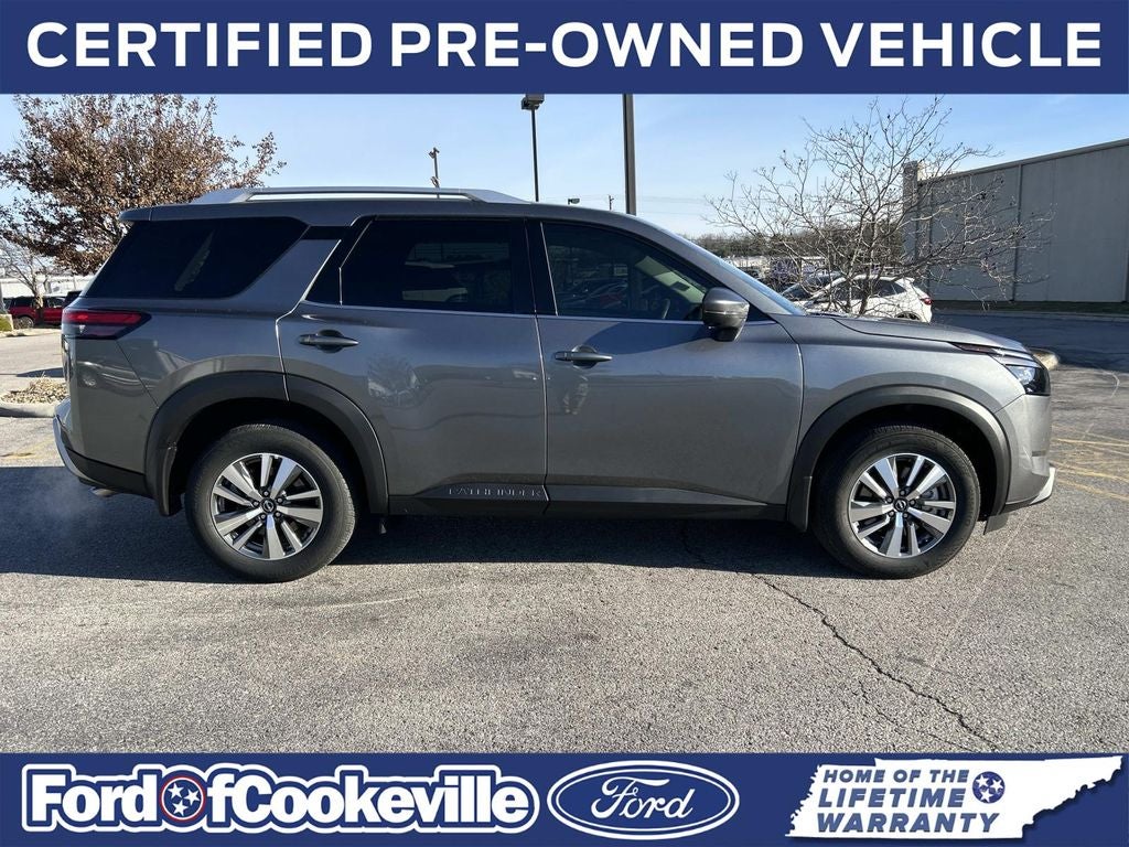 2025 Nissan Pathfinder SL