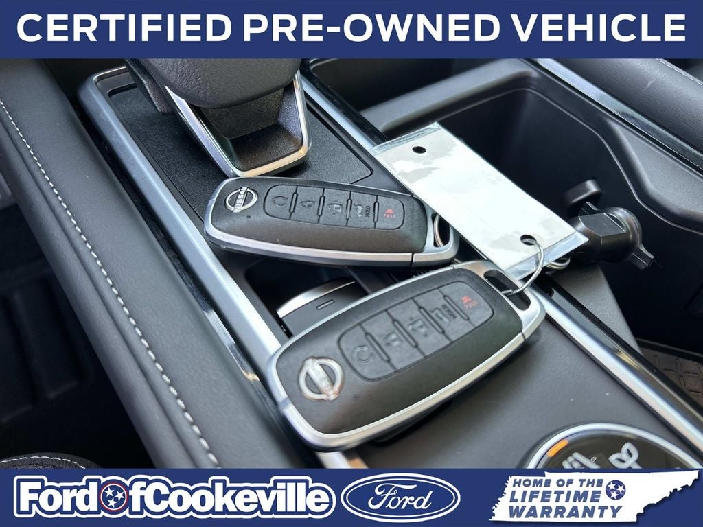 2025 Nissan Pathfinder SL