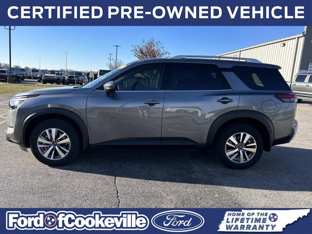 2025 Nissan Pathfinder SL