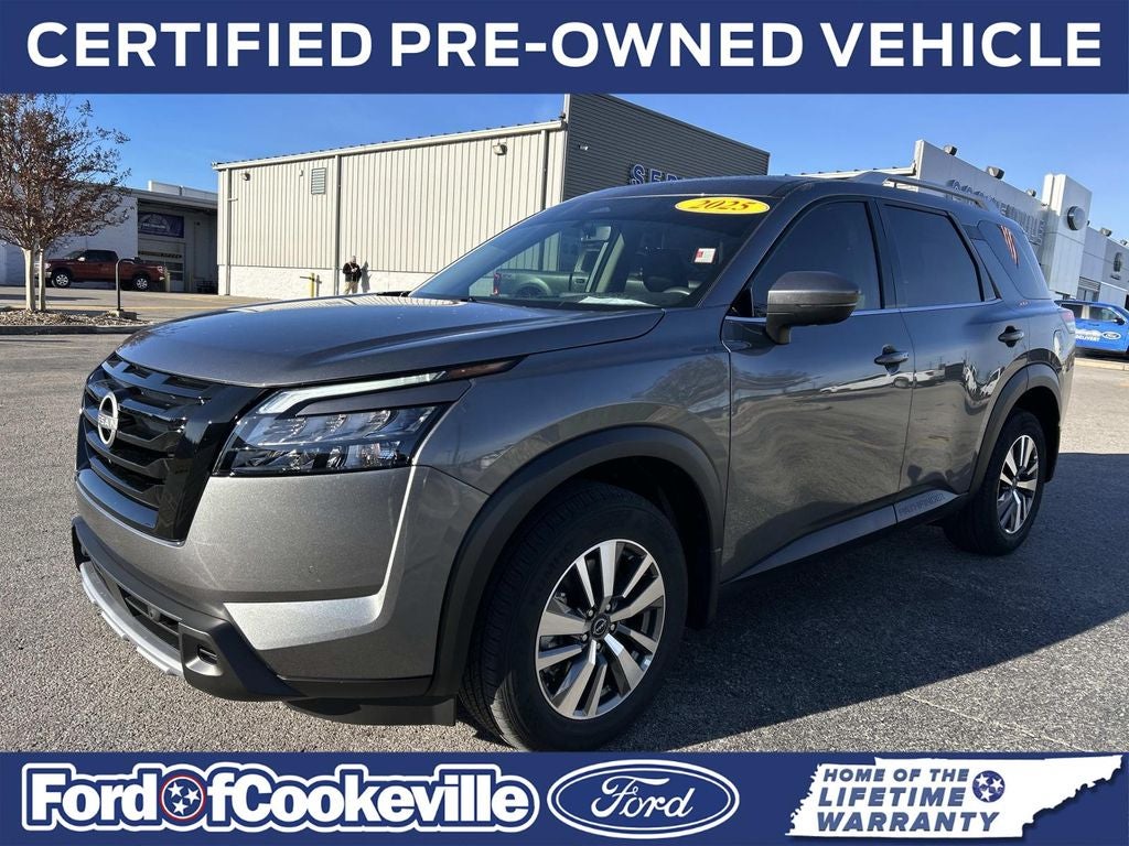 2025 Nissan Pathfinder SL