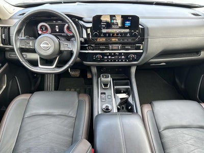 2025 Nissan Pathfinder Platinum