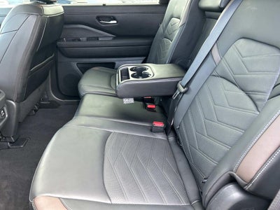 2025 Nissan Pathfinder Platinum