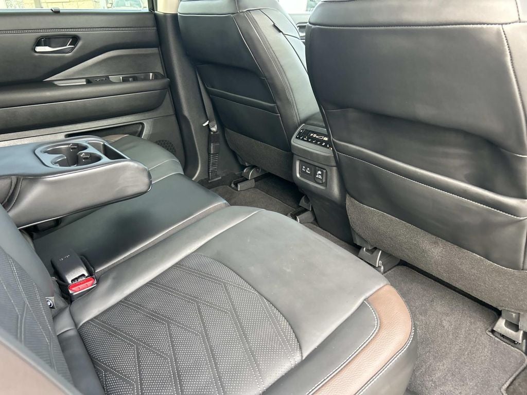 2025 Nissan Pathfinder Platinum