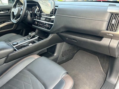 2025 Nissan Pathfinder Platinum