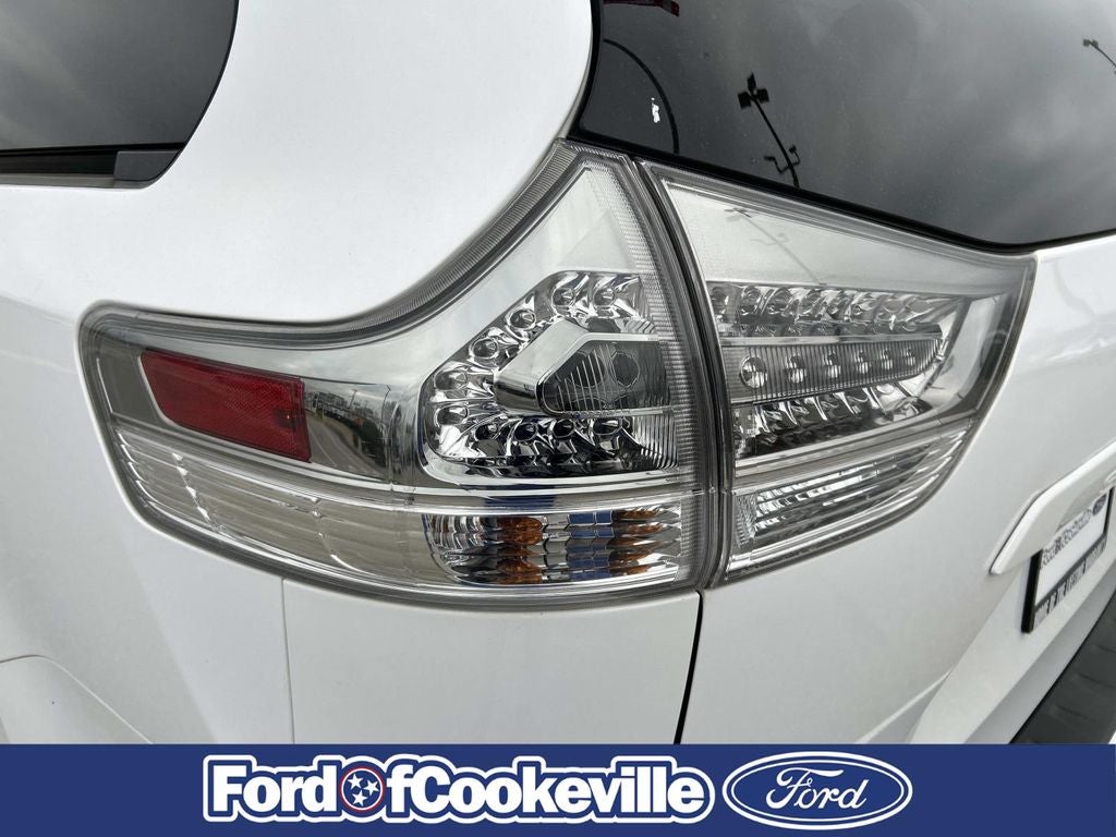 2016 Toyota Sienna SE 8 Passenger