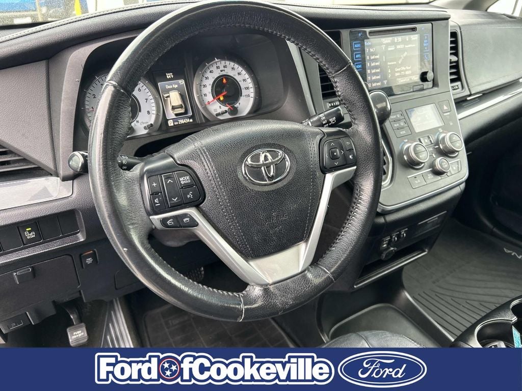 2016 Toyota Sienna SE 8 Passenger