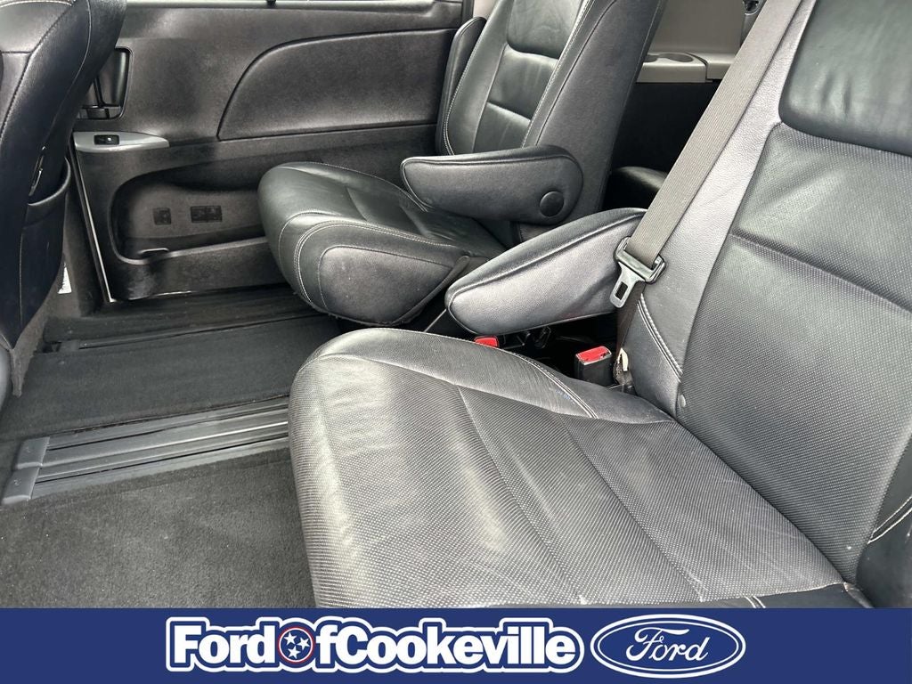 2016 Toyota Sienna SE 8 Passenger