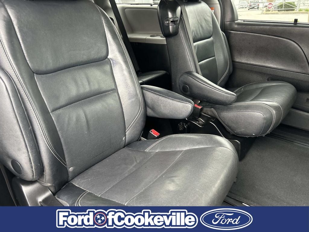 2016 Toyota Sienna SE 8 Passenger