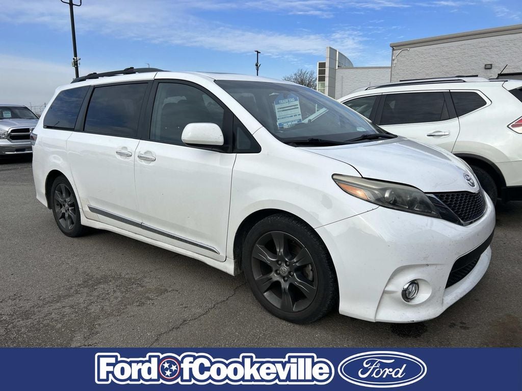 2016 Toyota Sienna SE 8 Passenger