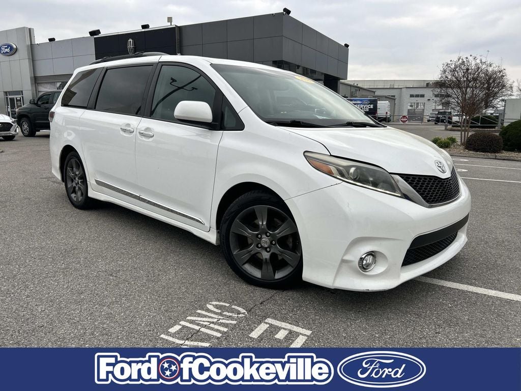 2016 Toyota Sienna SE 8 Passenger