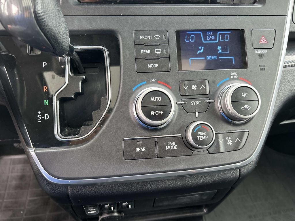 2016 Toyota Sienna SE 8 Passenger