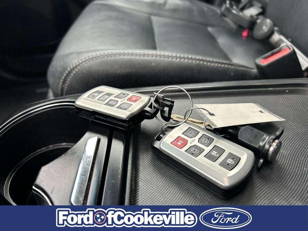 2016 Toyota Sienna SE 8 Passenger