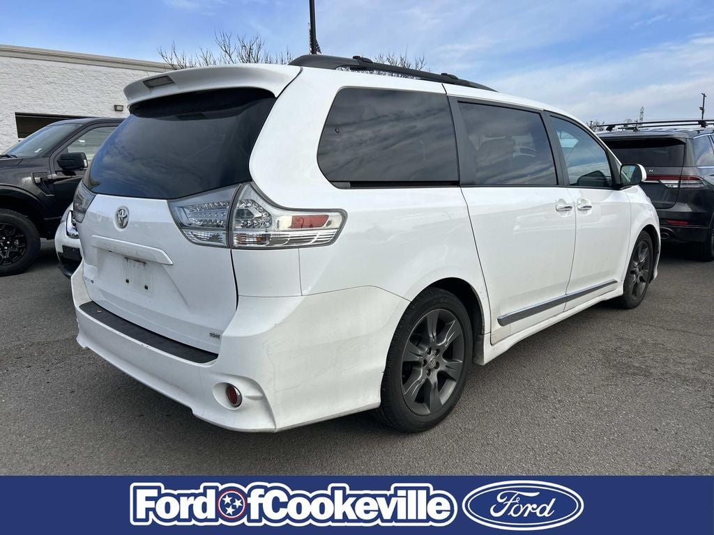 2016 Toyota Sienna SE 8 Passenger
