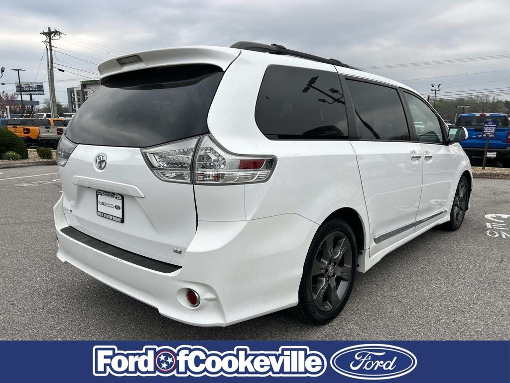 2016 Toyota Sienna SE 8 Passenger