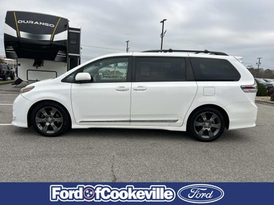 2016 Toyota Sienna SE 8 Passenger