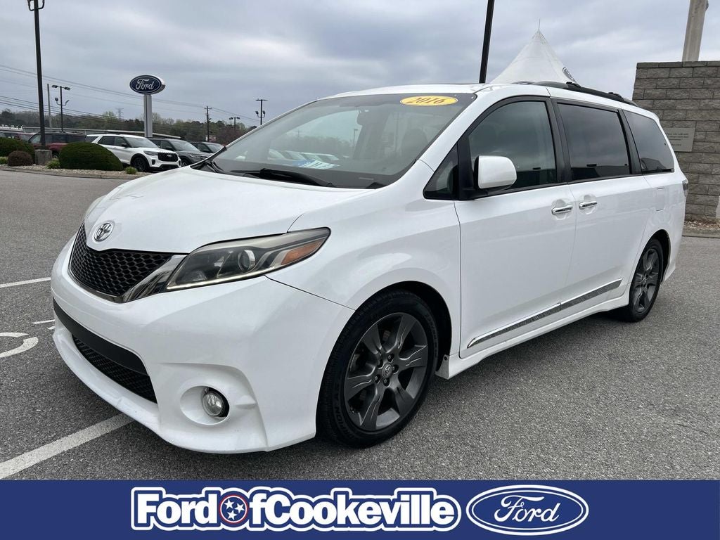 2016 Toyota Sienna SE 8 Passenger