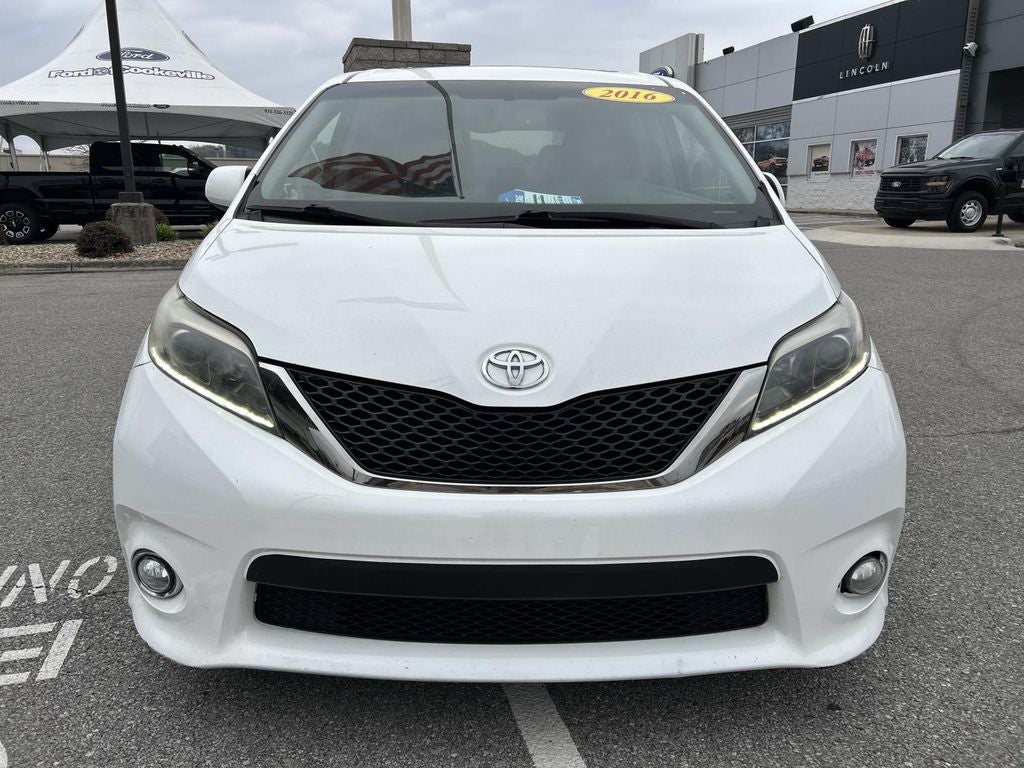 2016 Toyota Sienna SE 8 Passenger