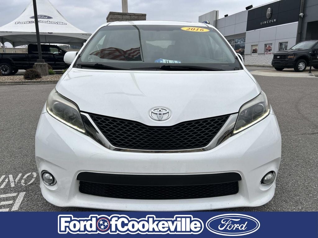 2016 Toyota Sienna SE 8 Passenger