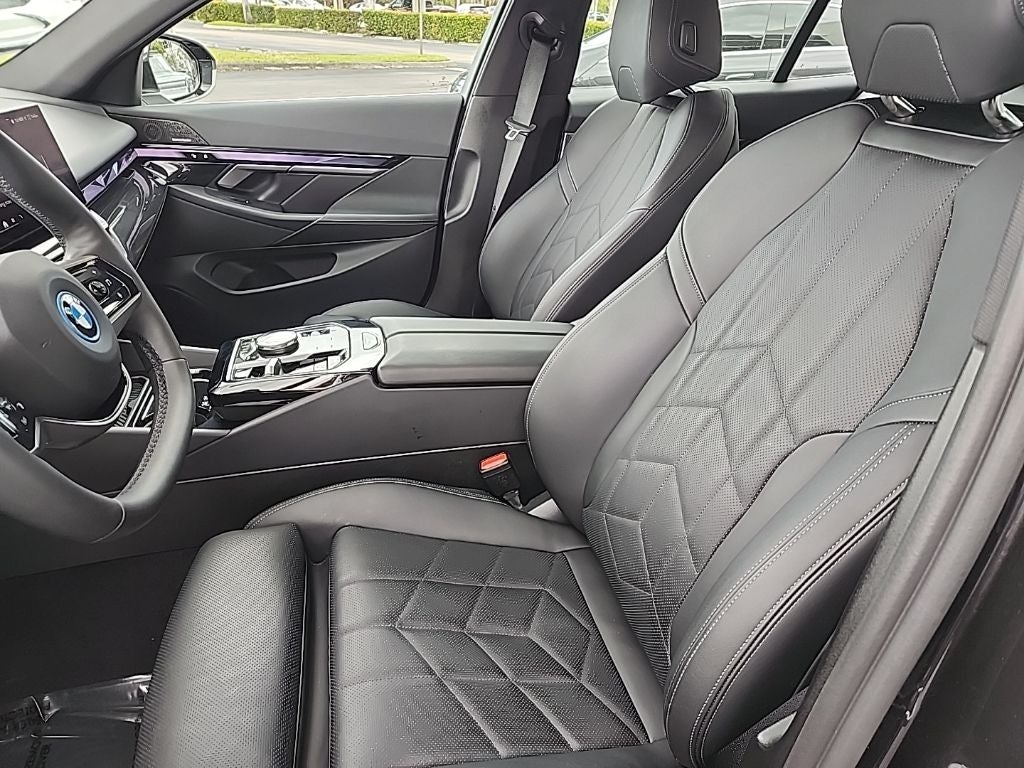 2025 BMW i5 eDrive40