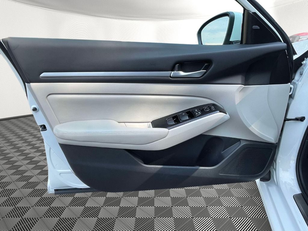2025 Nissan Altima SL