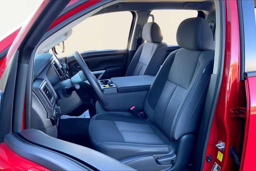 2024 Nissan Titan SV