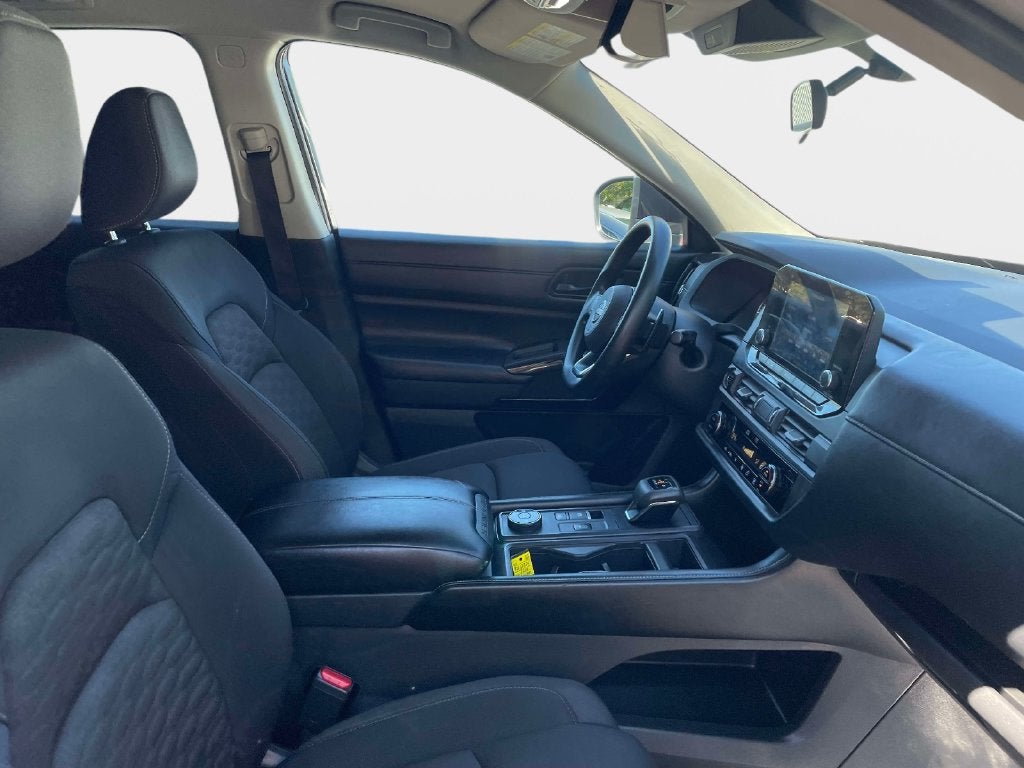 2024 Nissan Pathfinder S