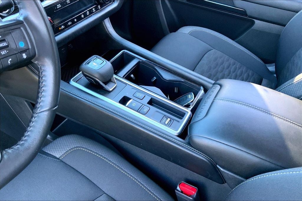 2024 Nissan Pathfinder SV