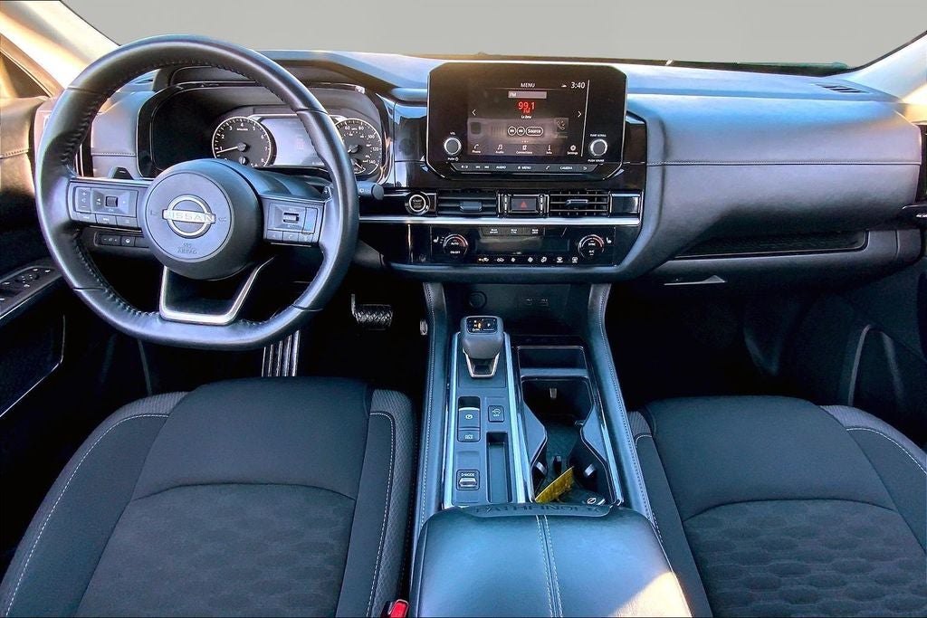 2024 Nissan Pathfinder SV