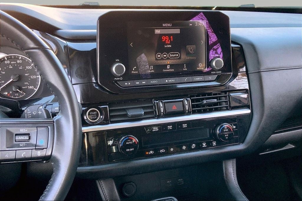 2024 Nissan Pathfinder SV