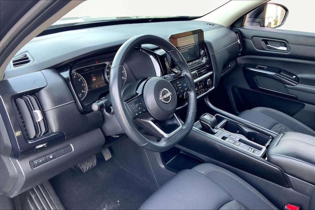 2022 Nissan Pathfinder SV