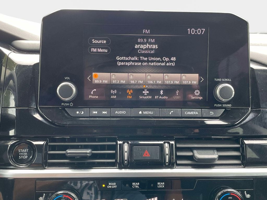 2025 Nissan Pathfinder SV