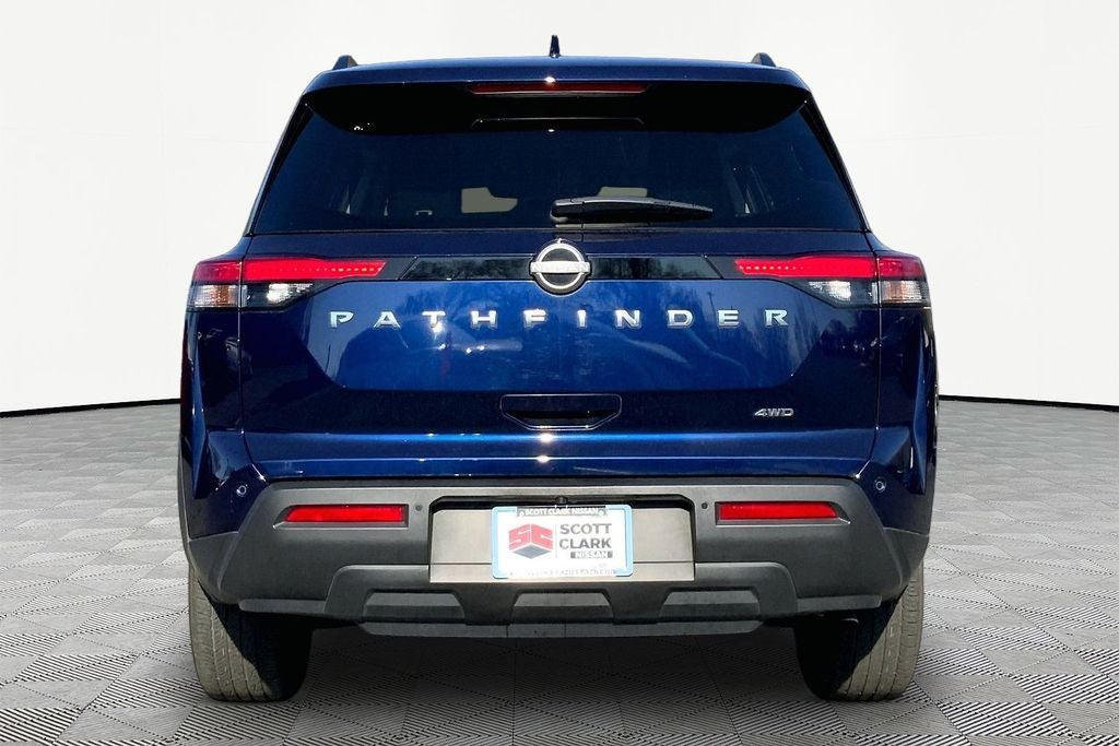 2025 Nissan Pathfinder SV