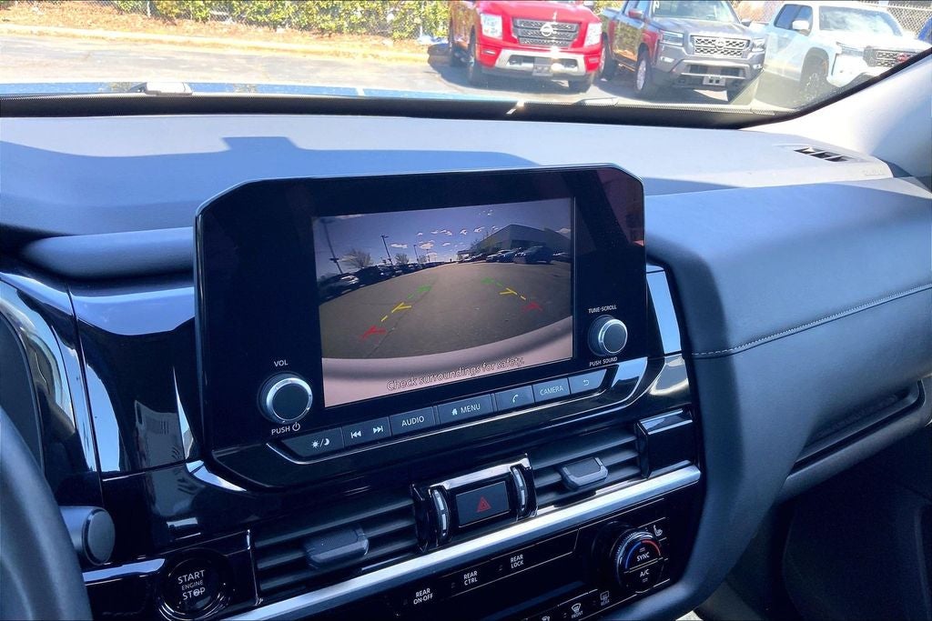 2025 Nissan Pathfinder SV