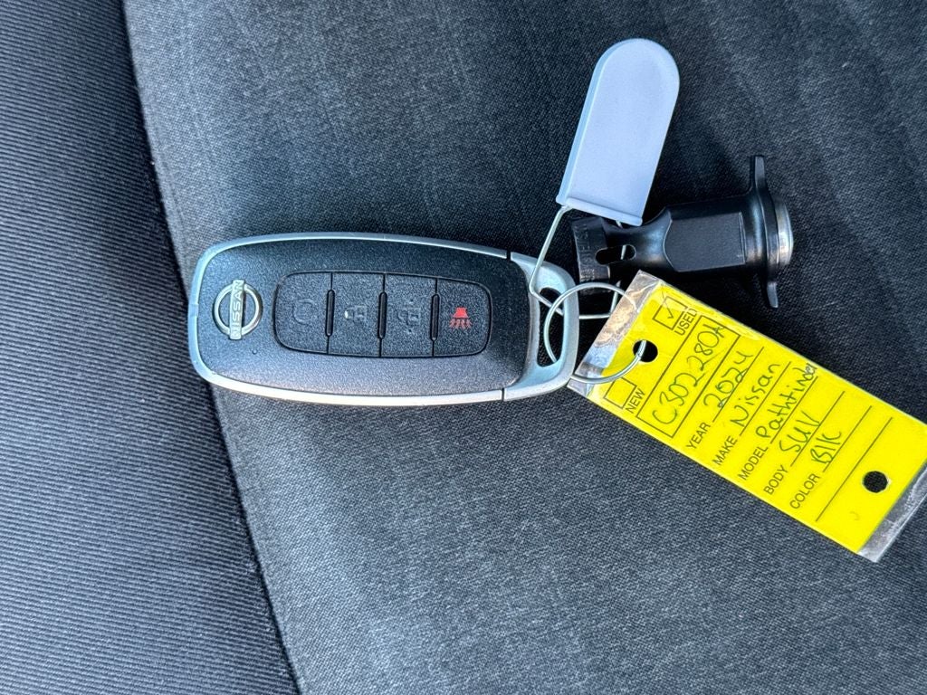 2024 Nissan Pathfinder SV