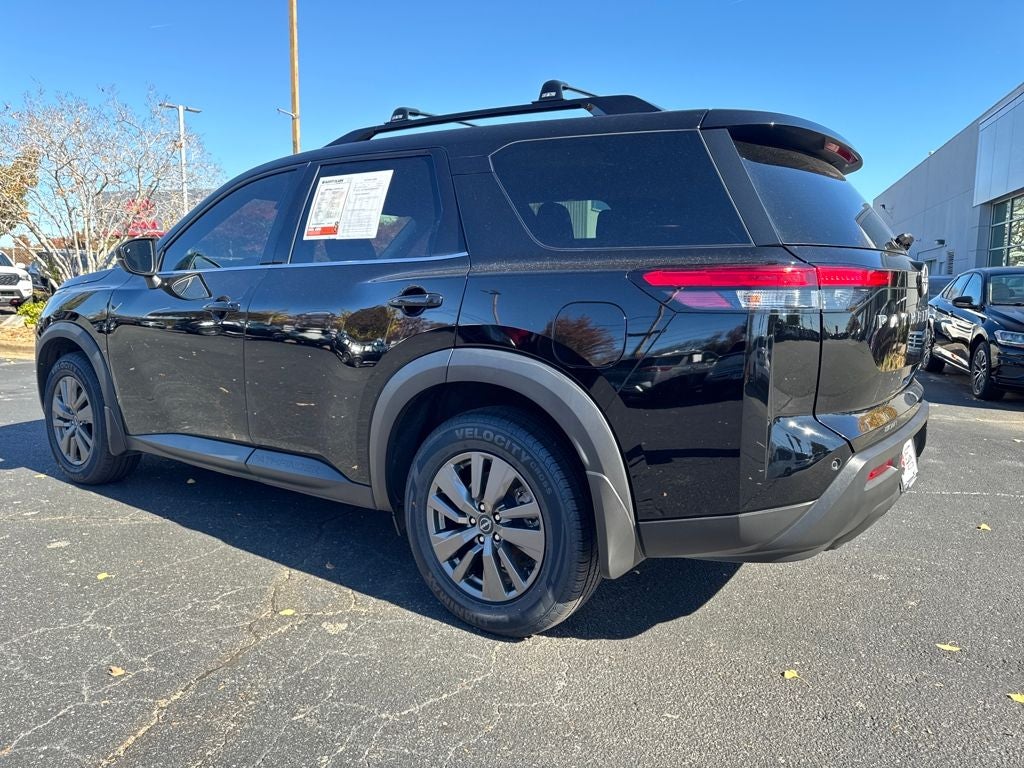2024 Nissan Pathfinder SV