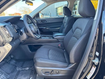 2024 Nissan Pathfinder SV