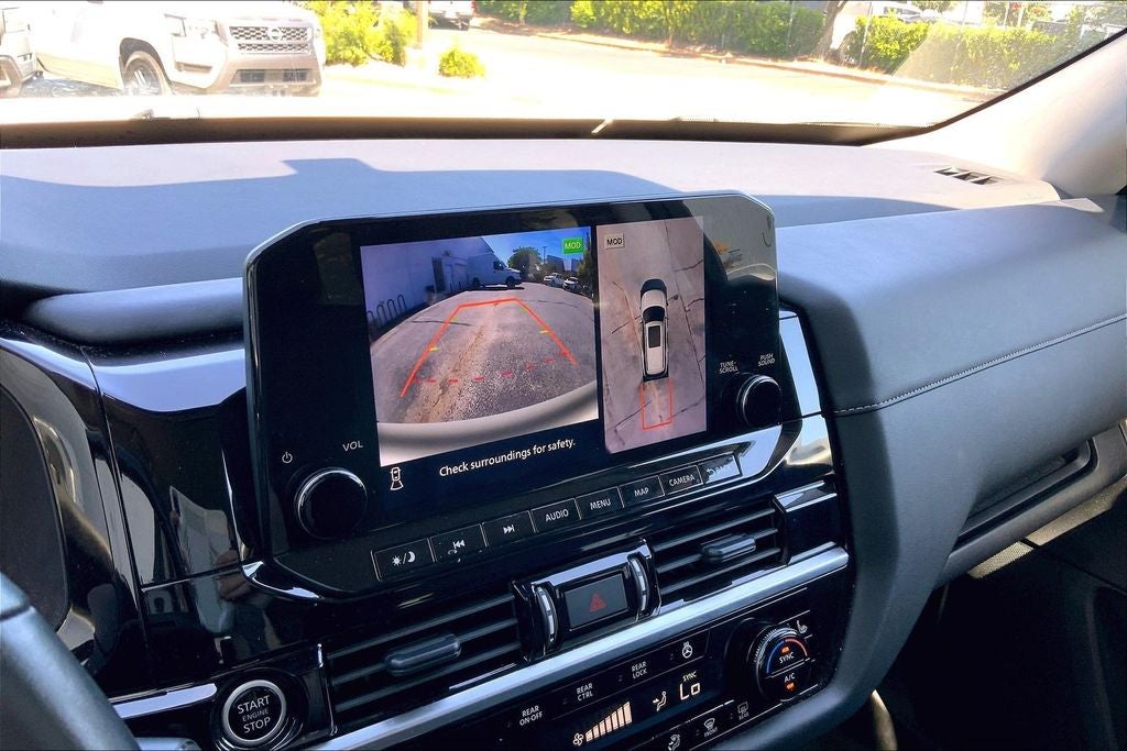 2023 Nissan Pathfinder SL